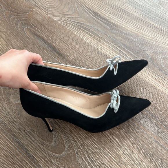 New manolo blahnik black suede ribbon detail 3” pumps - Picture 2 of 5